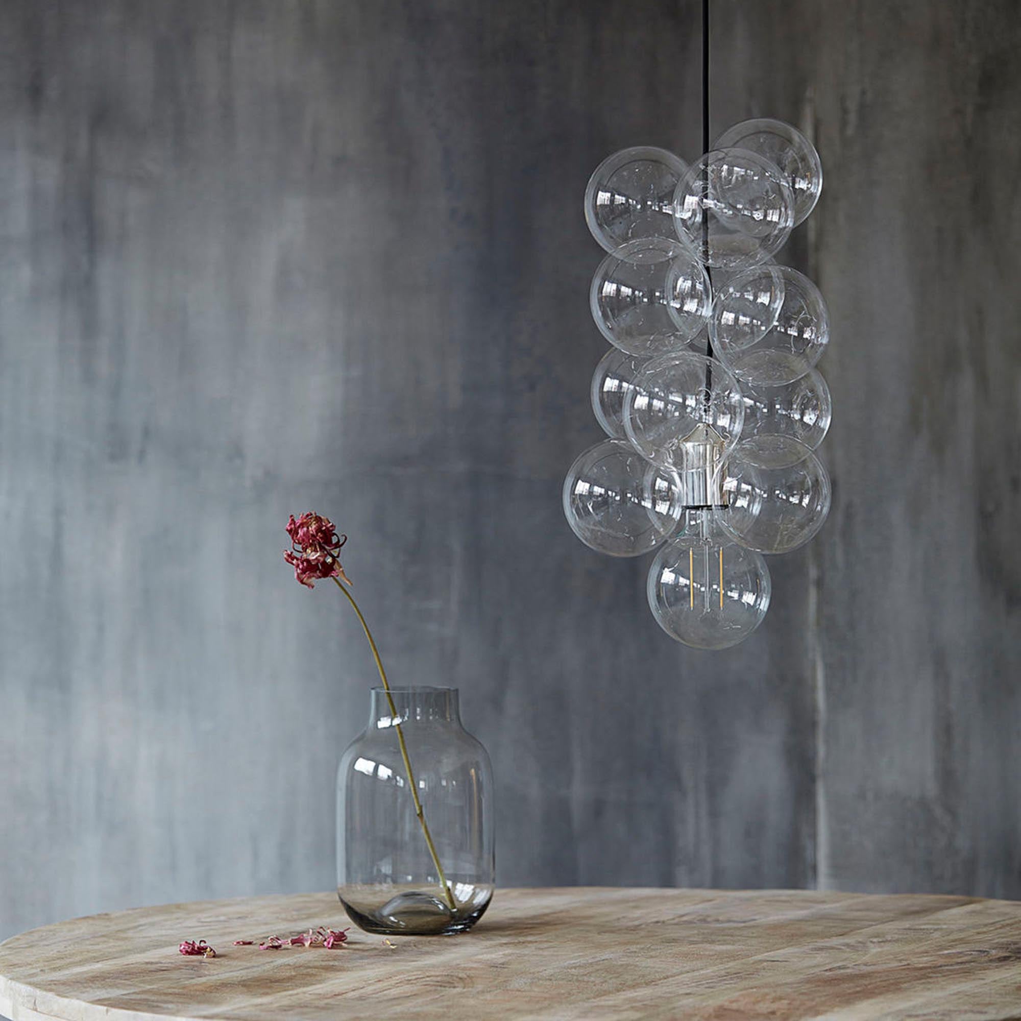 DIY Lampe von House Doctor: 12 Glaskugeln, individuell gestaltbar, modern und verspielt. Perfekt für Wohnzimmer oder Flur. Inkl. 3m Kabel.