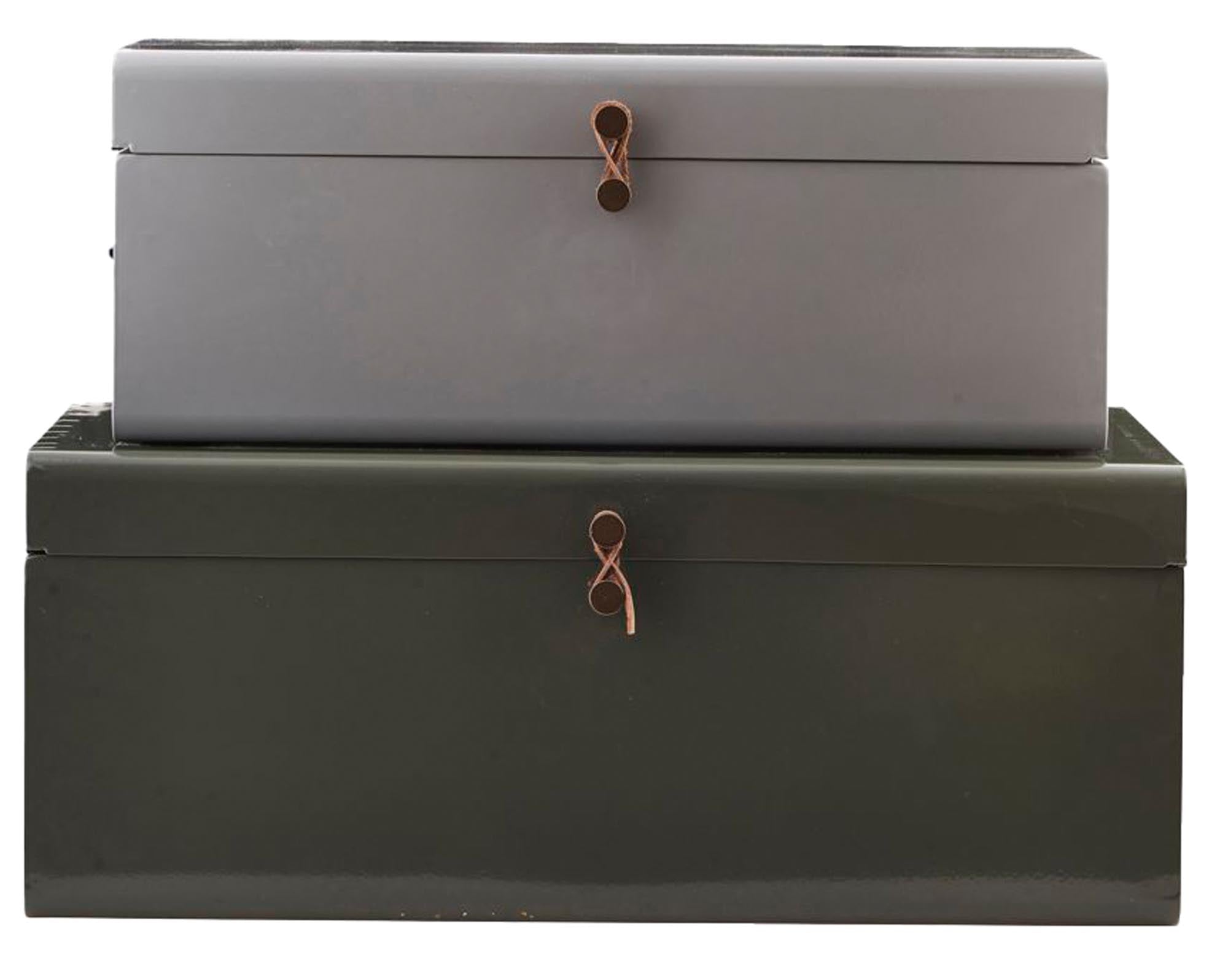 Elegantes Koffer-Set aus Stahl in Grau-Grün und Hellgrau, ideal für stilvolle Aufbewahrung im modernen Zuhause.