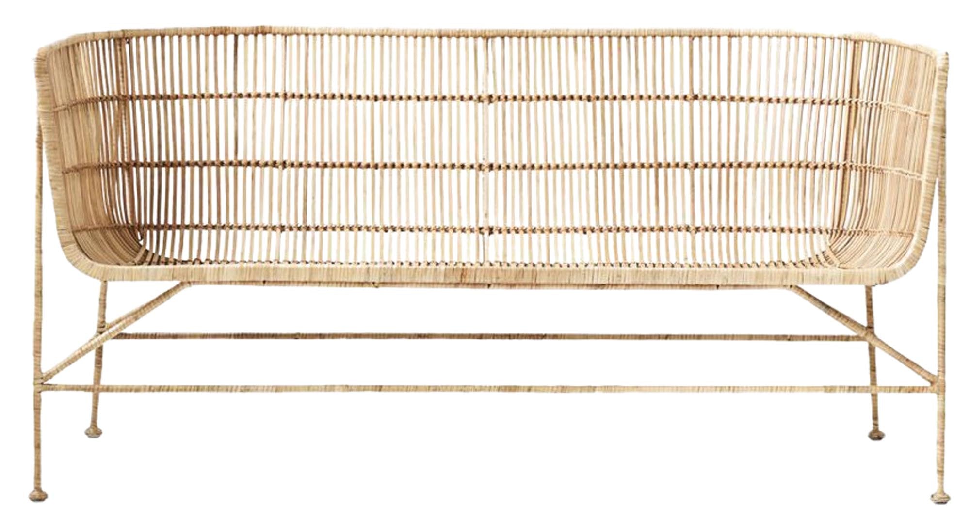 Entdecken Sie das Cuun Sofa von House Doctor: stilvolles Rattan, modernes Design und gemütlicher Komfort für Ihr Zuhause.