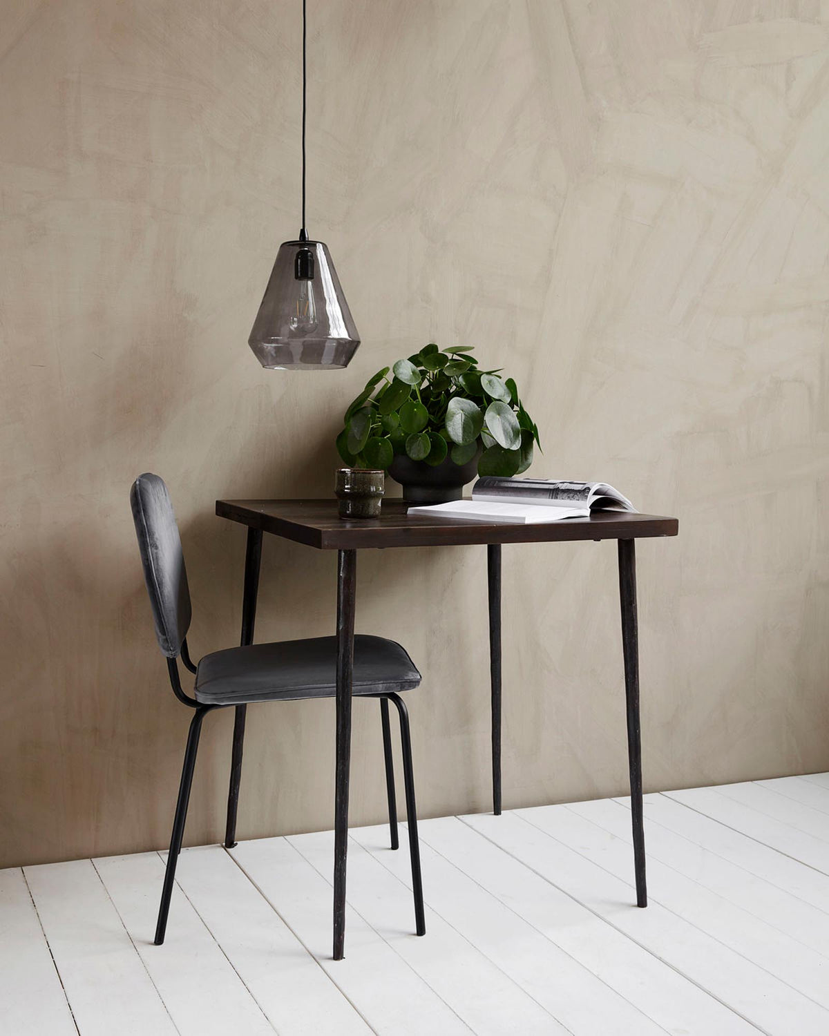 Tisch, Slated in Schwarzer Fleck präsentiert im Onlineshop von KAQTU Design AG. Esstisch ist von House Doctor