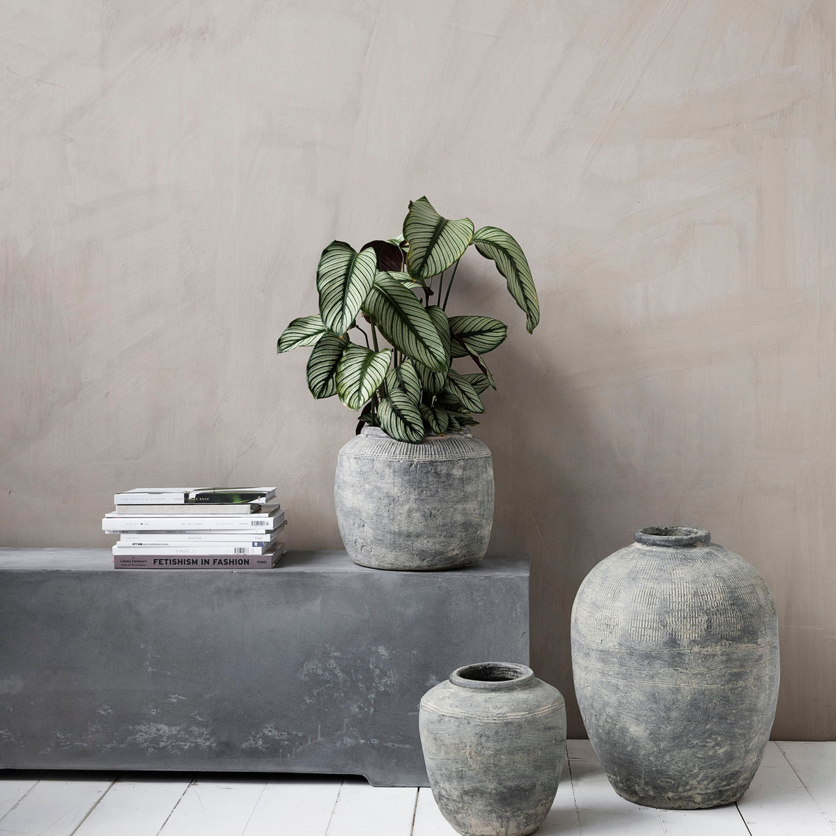 Vase, Rustik in Beton präsentiert im Onlineshop von KAQTU Design AG. Vase ist von House Doctor