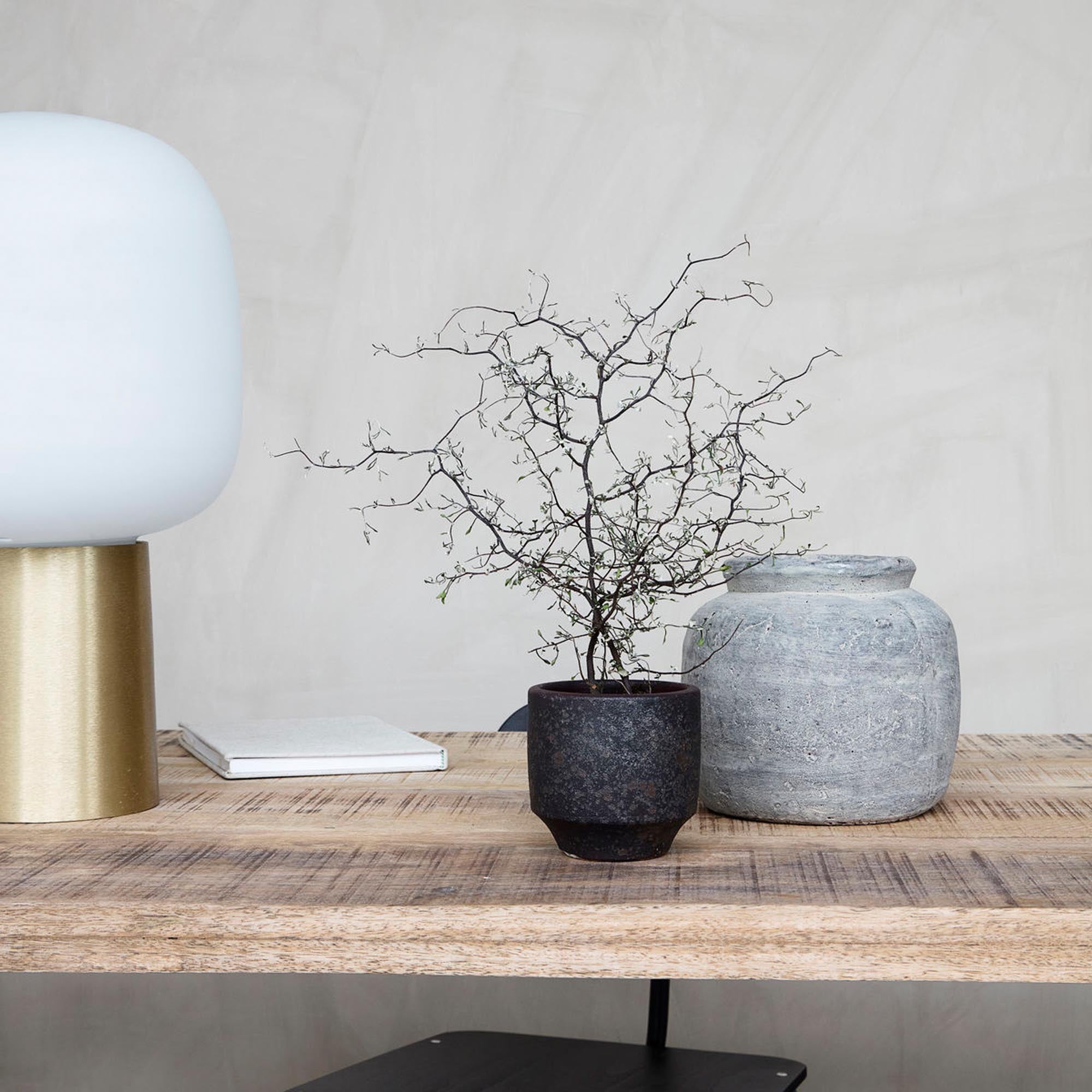 Eleganter House Doctor Blumenkasten für charmante Pflanzendekore.