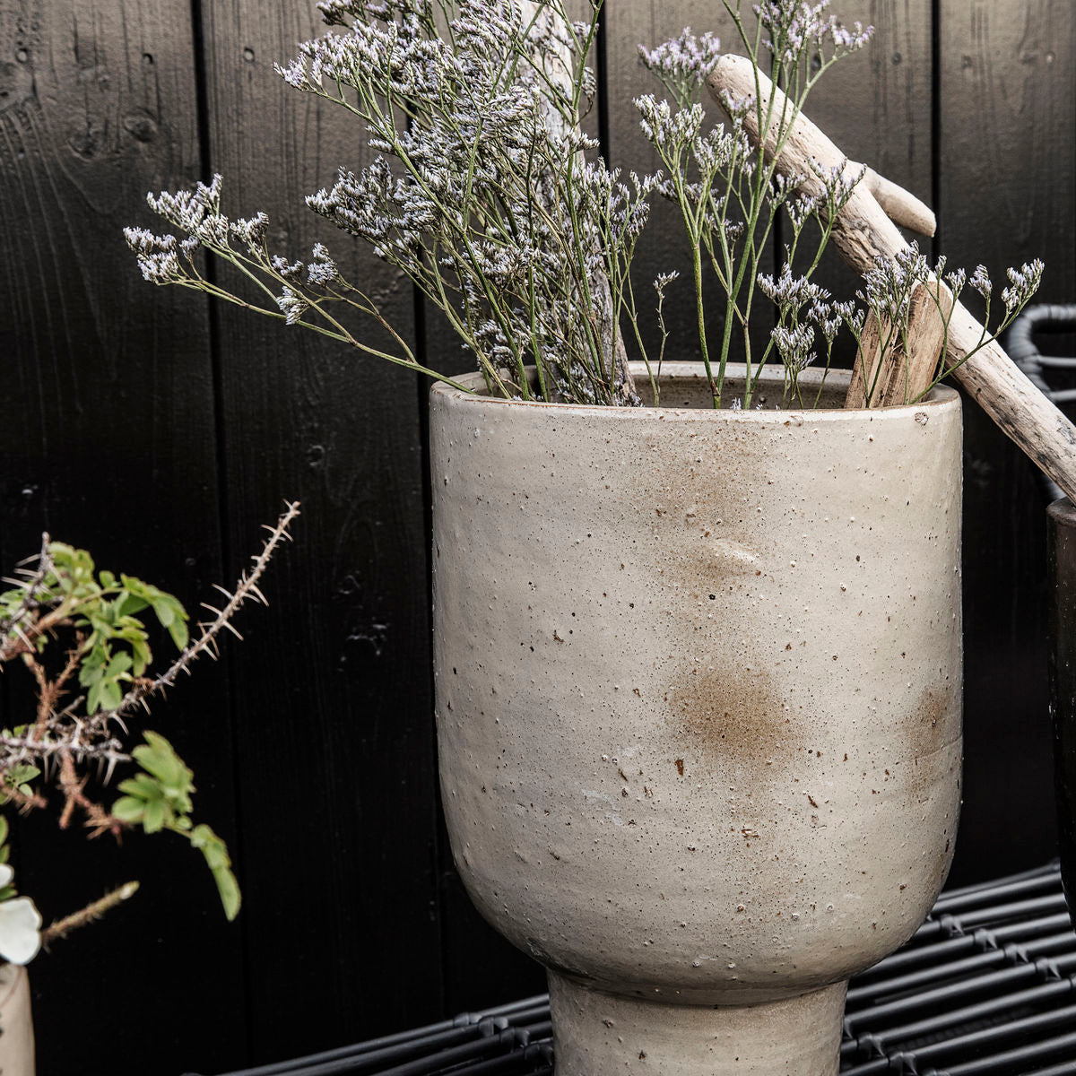 Blumenkasten, Artist in Beige präsentiert im Onlineshop von KAQTU Design AG. Blumentopf ist von House Doctor