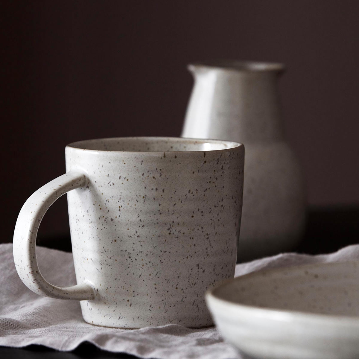 Tasse, Pion in Grau/ weiss präsentiert im Onlineshop von KAQTU Design AG. Kaffeetassen ist von House Doctor
