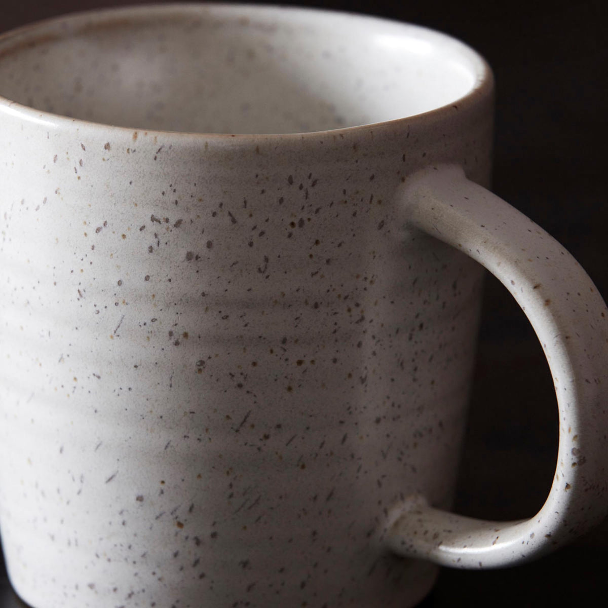 Tasse, Pion in Grau/ weiss präsentiert im Onlineshop von KAQTU Design AG. Kaffeetassen ist von House Doctor