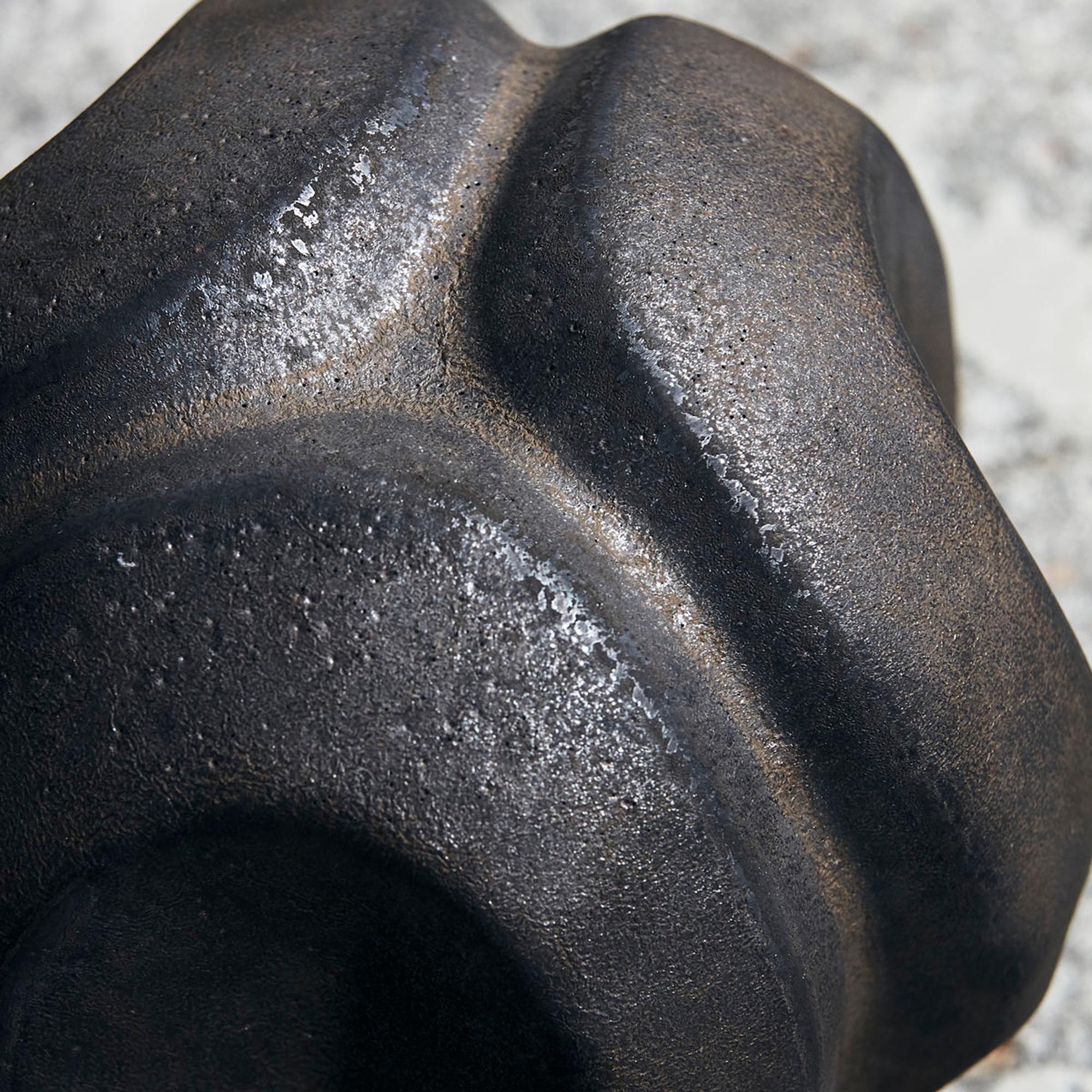 House Doctor Slinger: Einzigartiges Steingut-Kunstwerk für Ihr Zuhause.