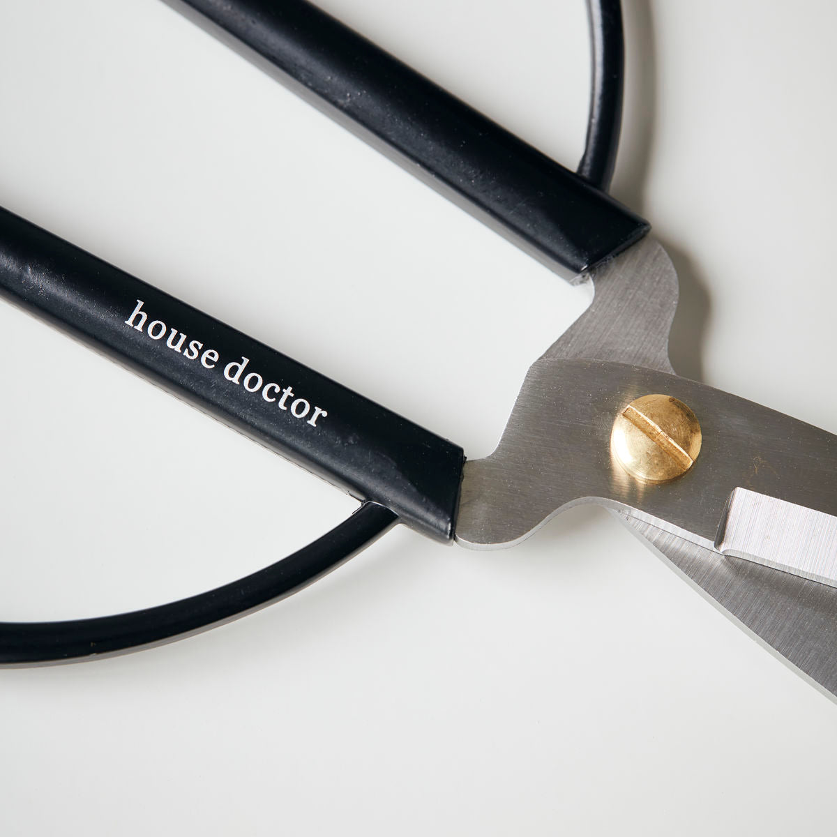 Schere, Shears in Black/Silver präsentiert im Onlineshop von KAQTU Design AG. Büromaterial ist von House Doctor