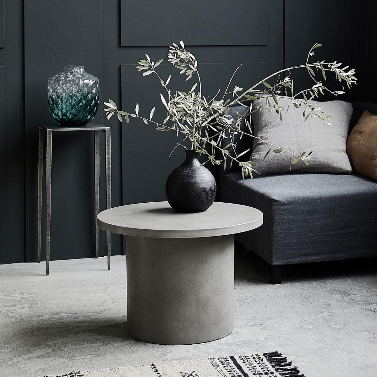 Tisch, Stone in Grau präsentiert im Onlineshop von KAQTU Design AG. Loungetisch ist von House Doctor