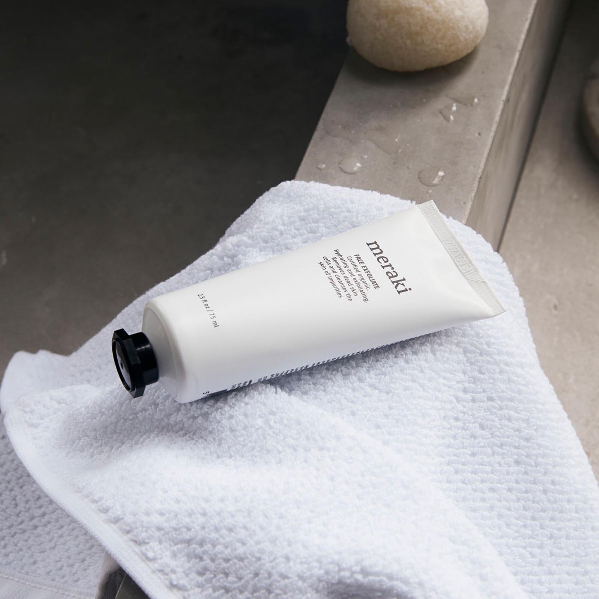 Meraki Gesichts-Peeling: Erfrischt und revitalisiert Ihre Haut.