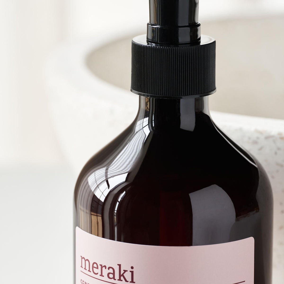 Sensitive wash, Intimate in Braun präsentiert im Onlineshop von KAQTU Design AG. Duschmittel + Shampoo ist von Meraki