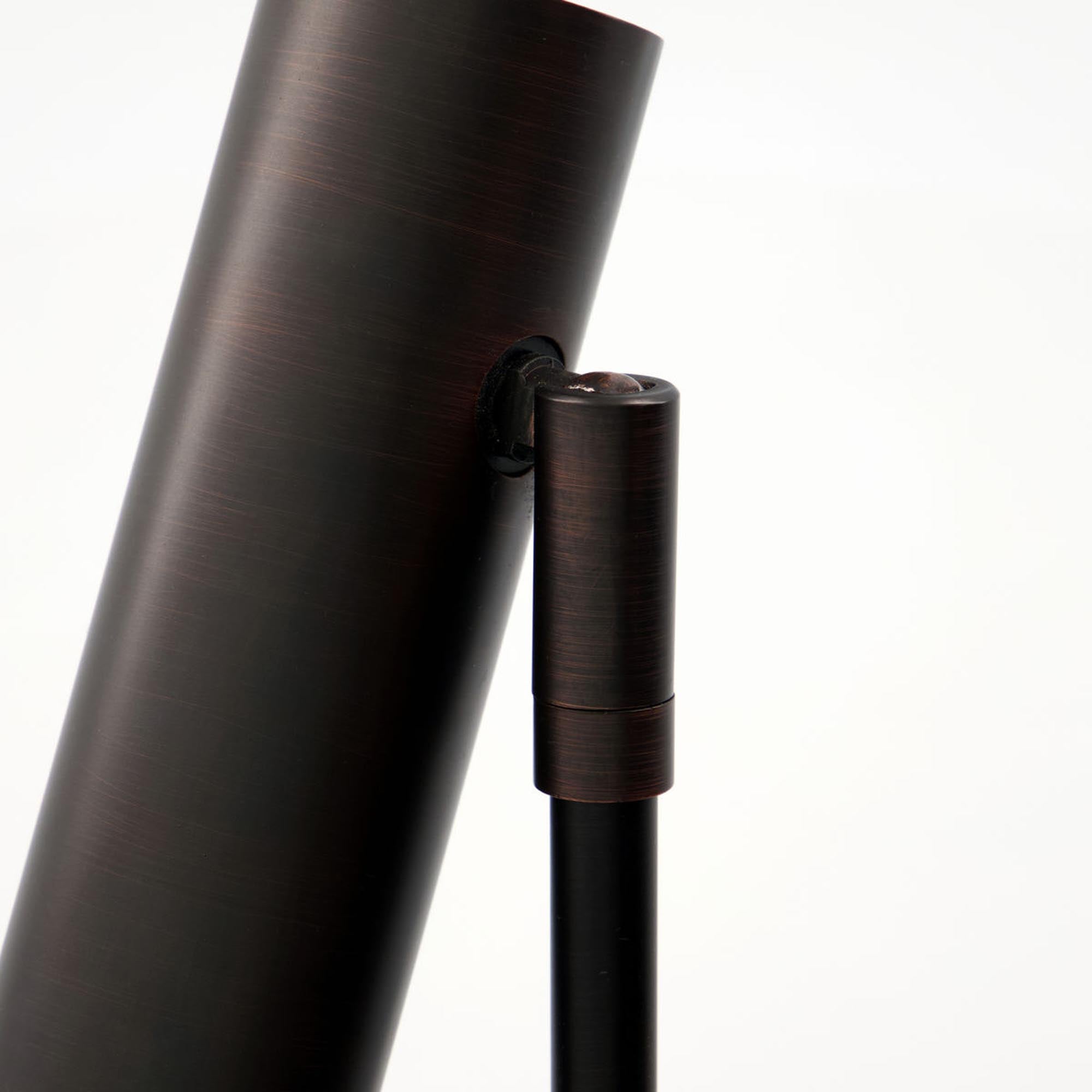 Vintage Tischleuchte HDNorm in Schwarz von House Doctor entdecken.