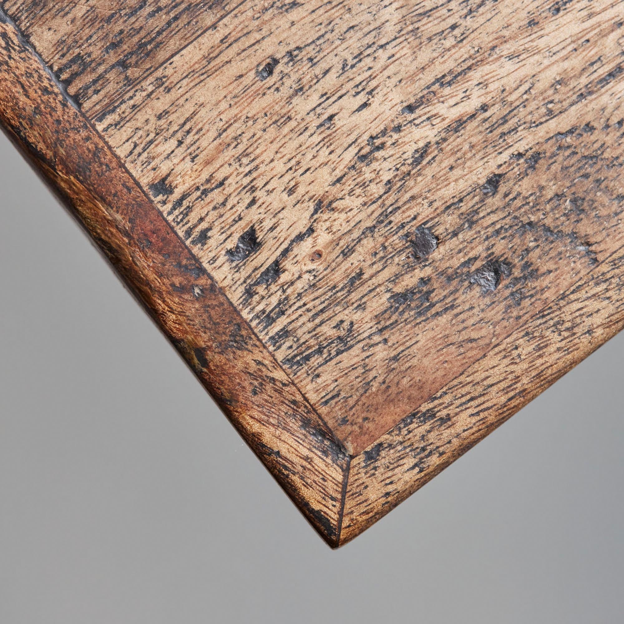 Eleganter Esstisch HDTnak aus Mangoholz für zeitlose Wohnräume.