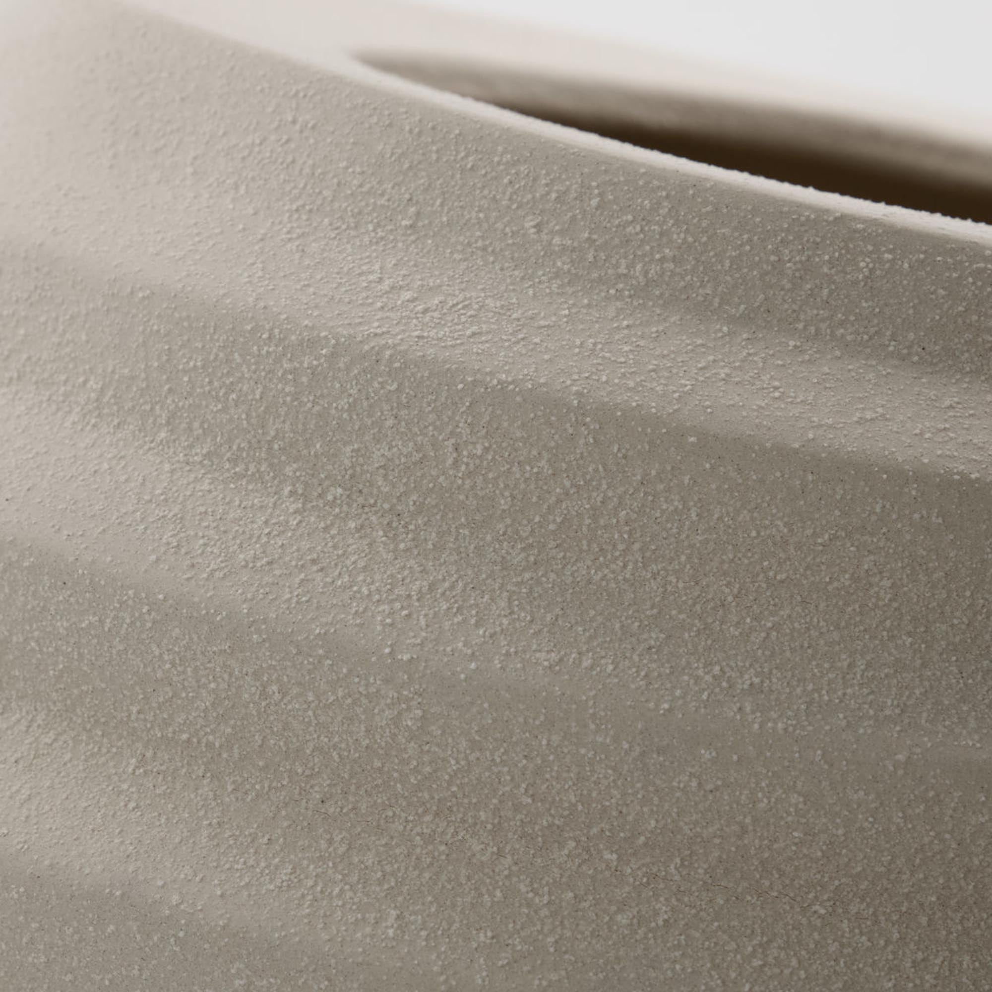 Eleganter Blumentopf HDHapp von House Doctor in sanftem Off-White.