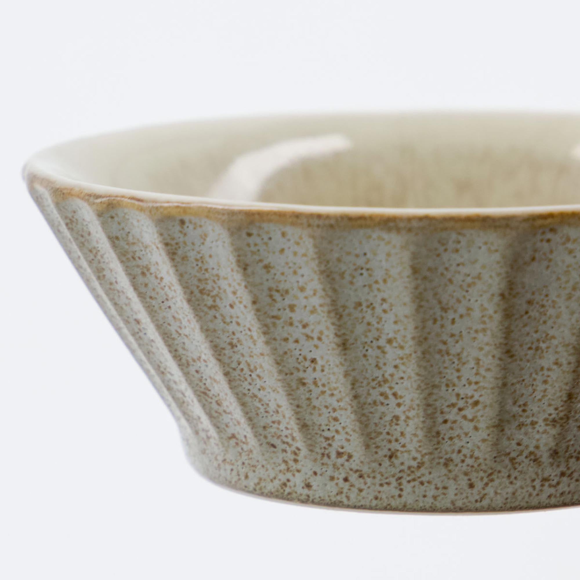 Elegante HDPleat Schüssel von House Doctor in modernem Graubraun.