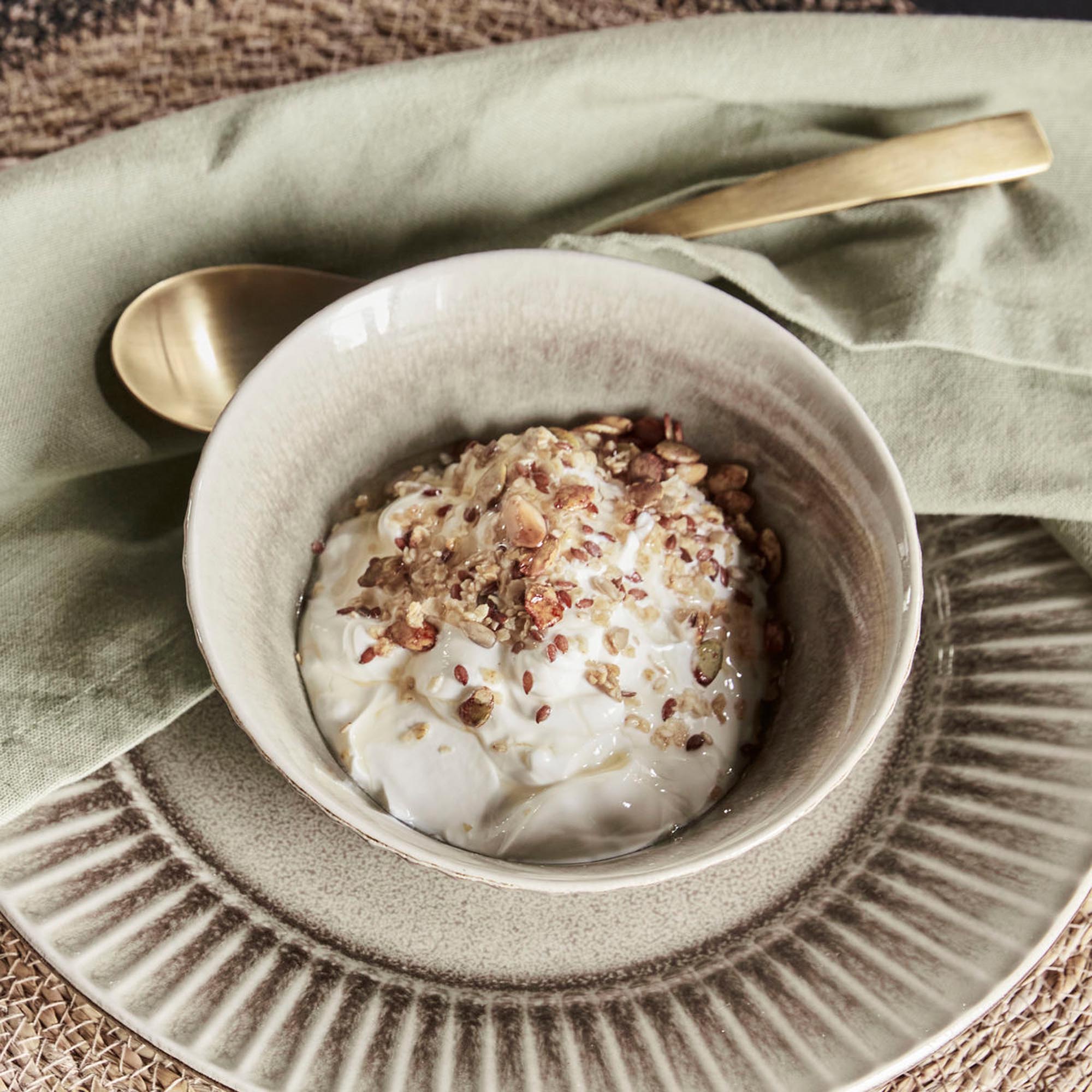 Elegante HDPleat Schüssel von House Doctor in modernem Graubraun.