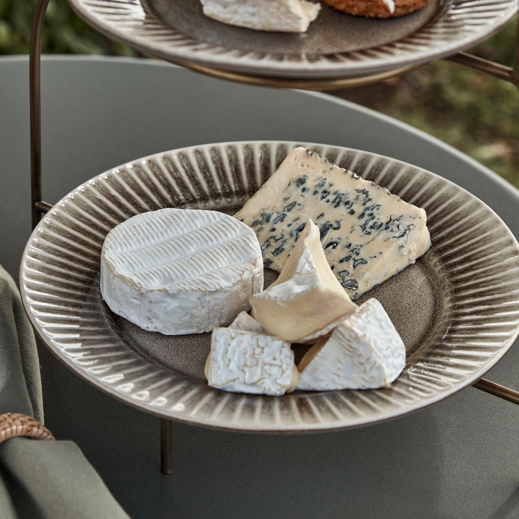 Stilvoller HDPleat Teller von House Doctor in Grau/Braun, gefaltet.