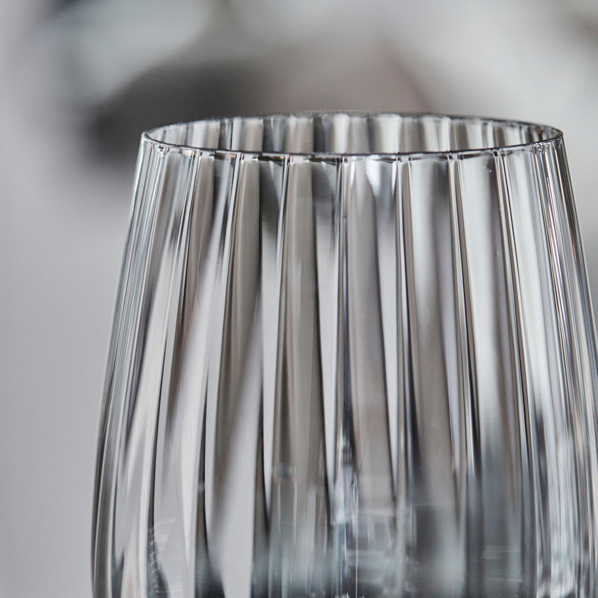 Elegantes Weinglas HDRill von House Doctor für edle Tischarrangements.