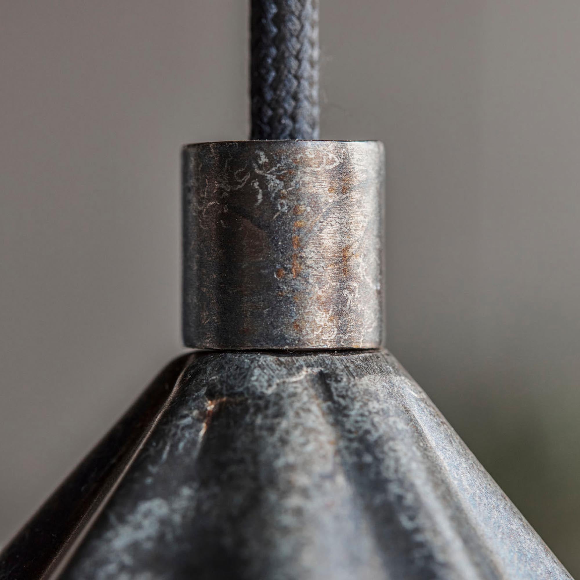 Elegante HDFlola Lampe in antikem Braun von House Doctor.