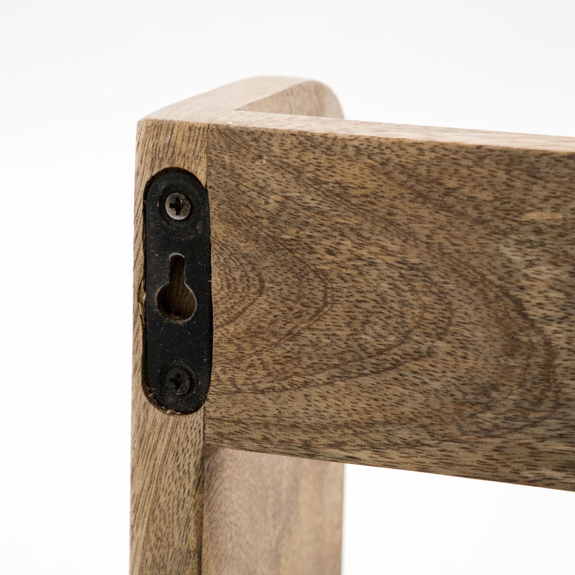 Regal HDMaga Natur: Stilvolles Design aus Mangoholz und Eisen.