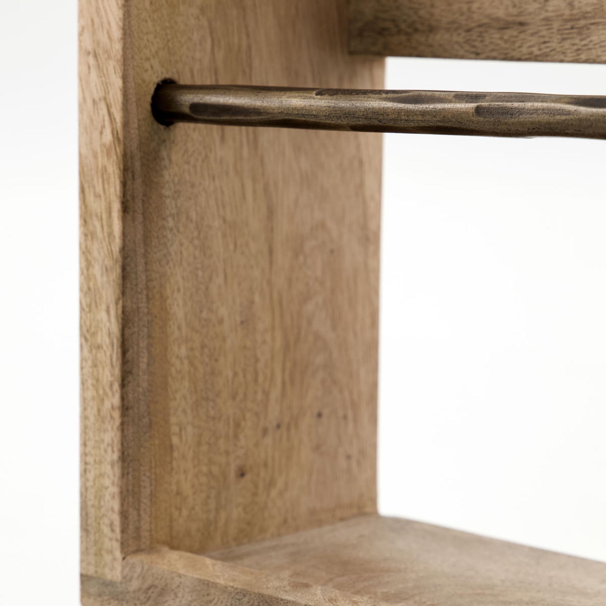 Regal HDMaga Natur: Mangoholz trifft auf modernes, minimalistisches Design.