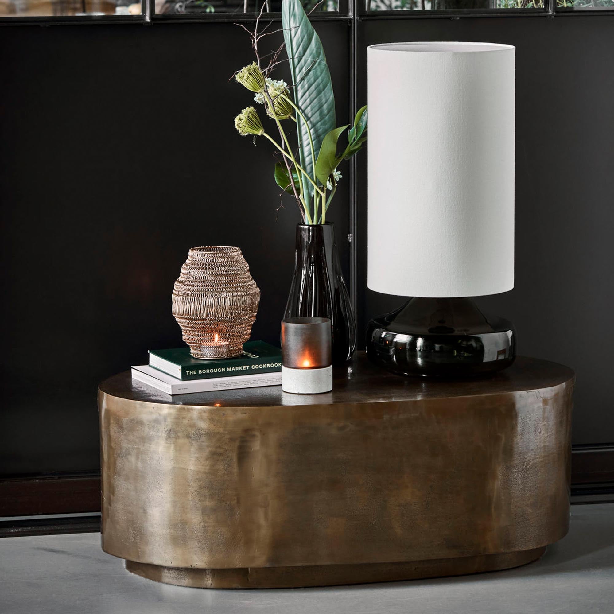 Eleganter HDRota Couchtisch in antikem Messing von House Doctor.