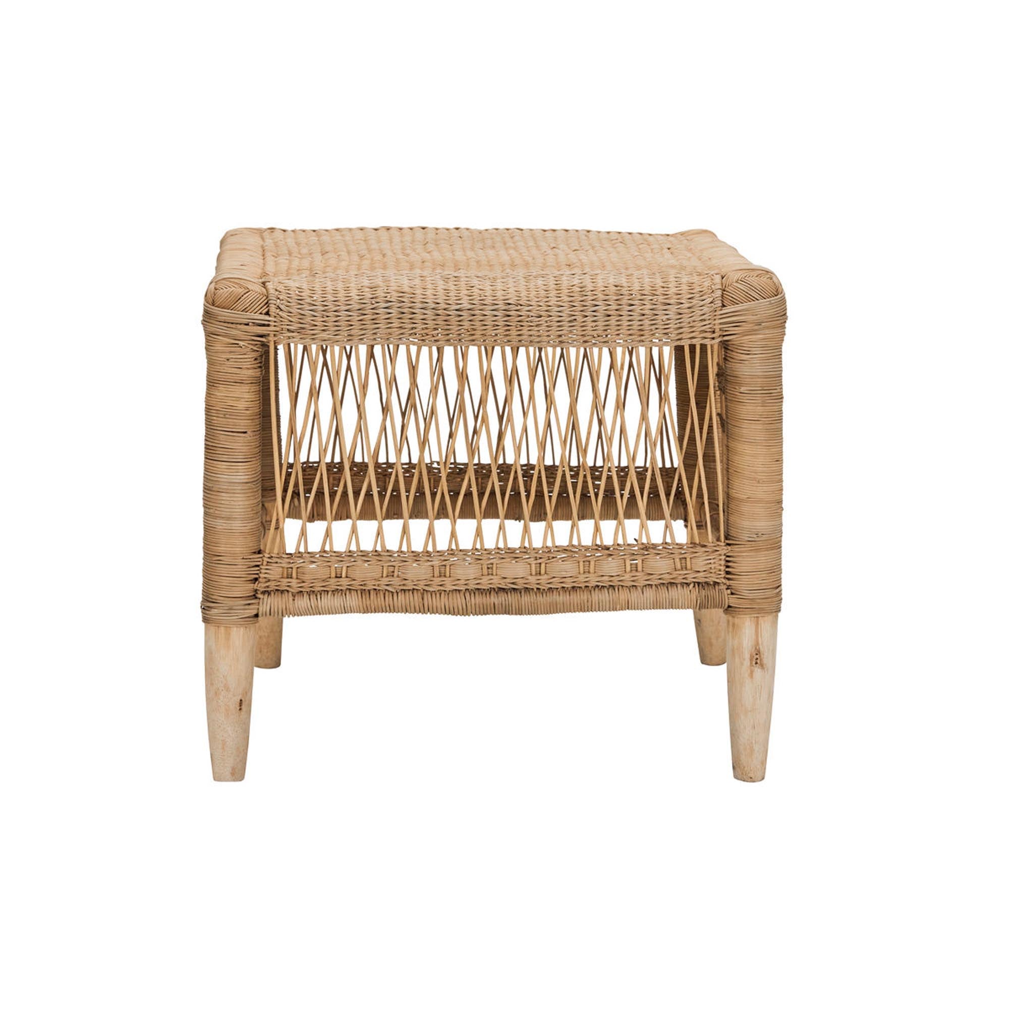 Eleganter Hocker HDRika aus Eukalyptusholz und Rattan, ein Unikat für stilvolle Wohnräume.