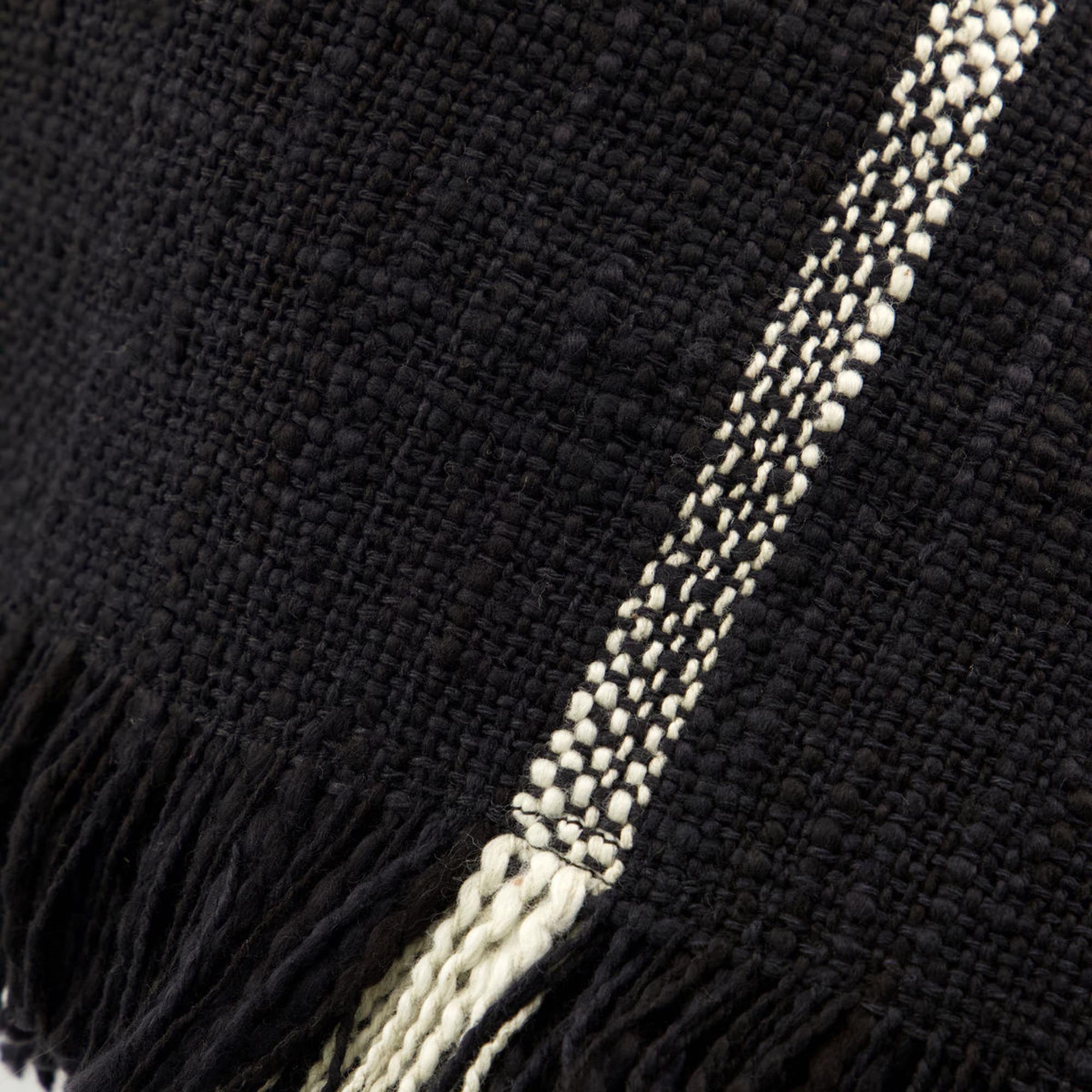 Luxuriöse HDTuur Decke von House Doctor in kontrastierendem Design.