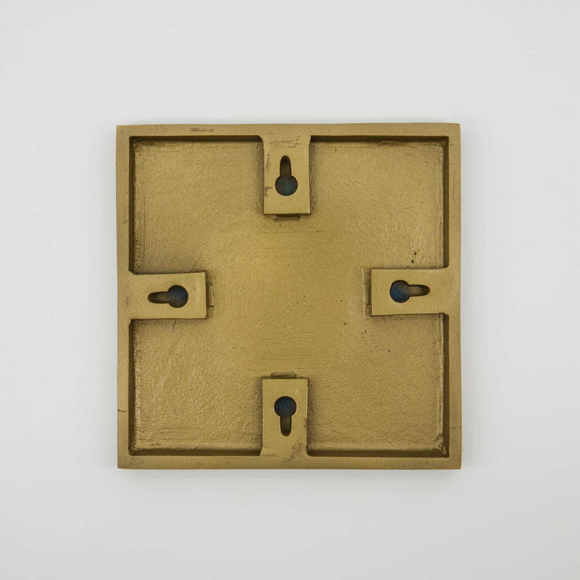 Exquisites Wandobjekt in Antik-Gold von House Doctor, edel designt.