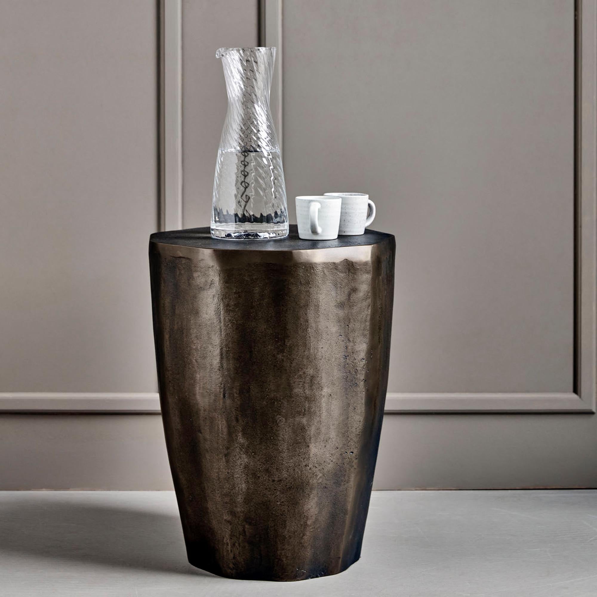 Stilvoller Beistelltisch mit antikem Messing-Look von House Doctor.