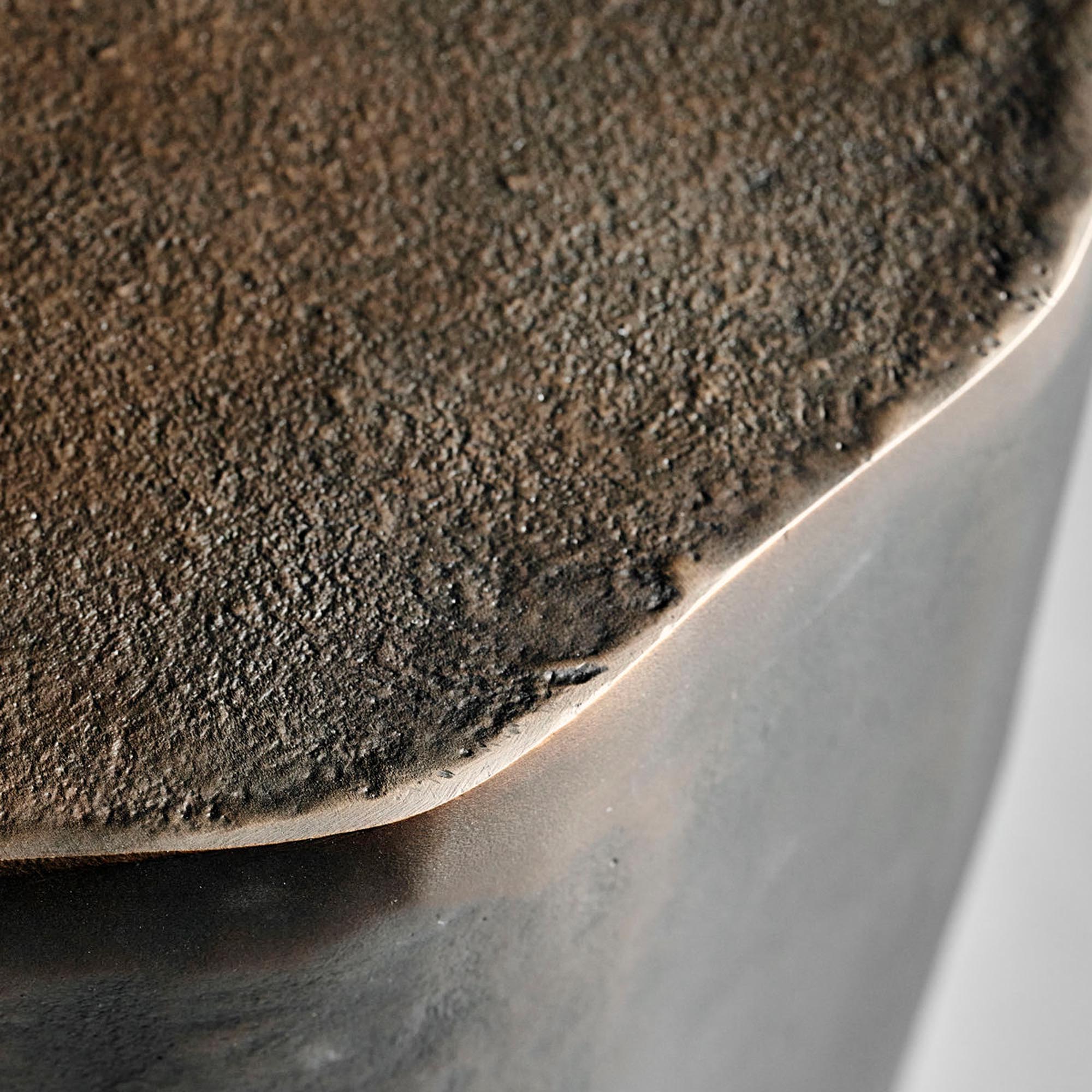 Beistelltisch von House Doctor im antiken Messing-Finish, edel & stilvoll.