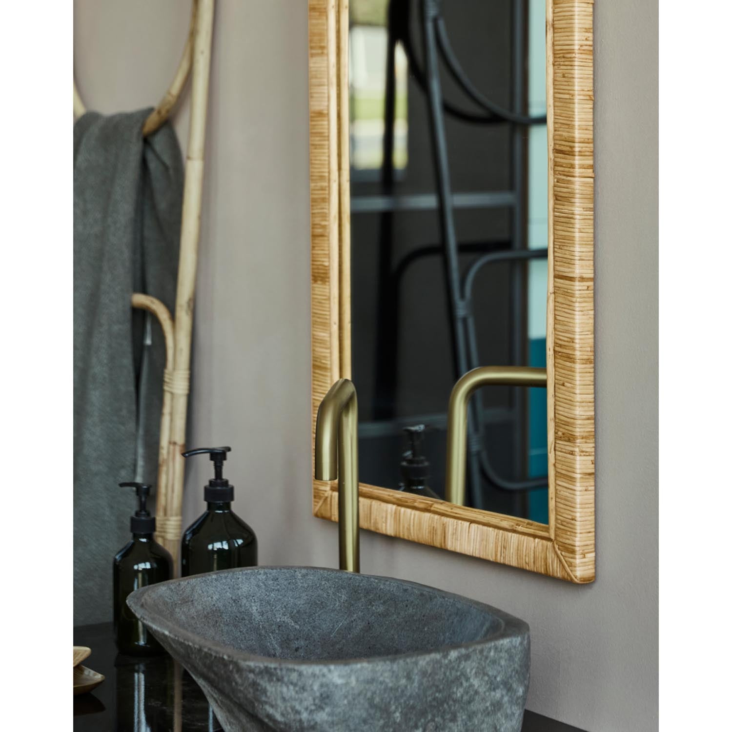 Stilvoller Standspiegel HDMiro von House Doctor, gefertigt aus edlen Naturmaterialien, perfekt für zeitgemäße Inneneinrichtungen.