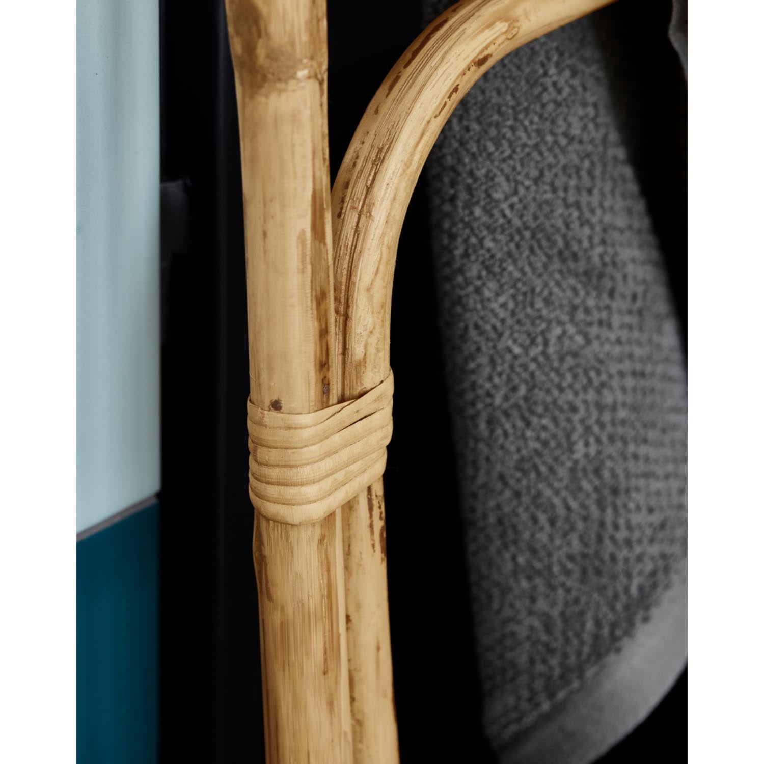 Die HDLadder Deko-Leiter von House Doctor aus Naturholz ist ein elegantes Wohnaccessoire für stilvolle Dekoration.