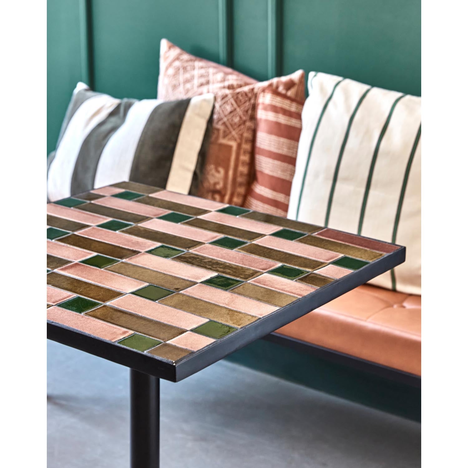 Eleganter Café-Tisch HDPetit von House Doctor in Beige und Braun, ideal für stilvolle Innenräume und gemütliche Kaffeepausen.