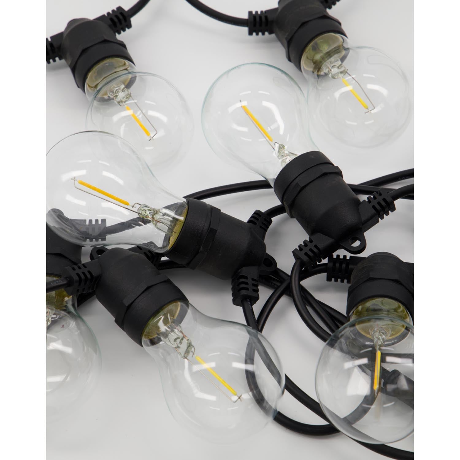 Stilvolle schwarze Lichterkette von House Doctor, ideal für stimmungsvolle Beleuchtung in jedem Raum oder Aussenbereich.