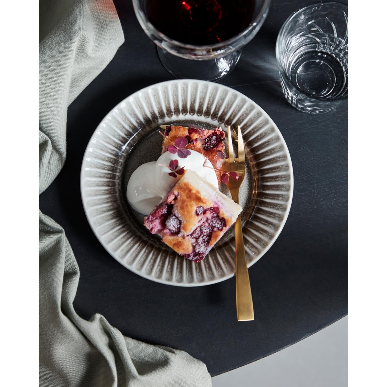 Stilvolle goldene Kuchengabel von House Doctor, perfekt für besondere Anlässe und ein elegantes Tischambiente.