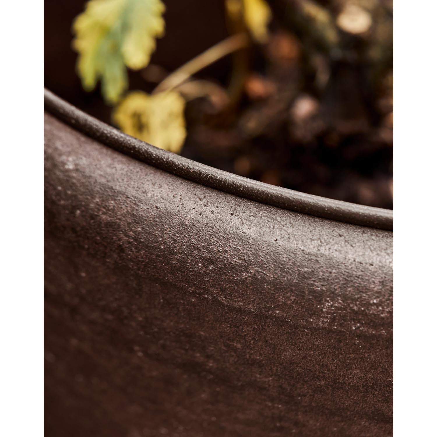 Antik-brauner Blumentopf von House Doctor im HDFunnel-Design, perfekt für elegante und moderne Pflanzendekoration.