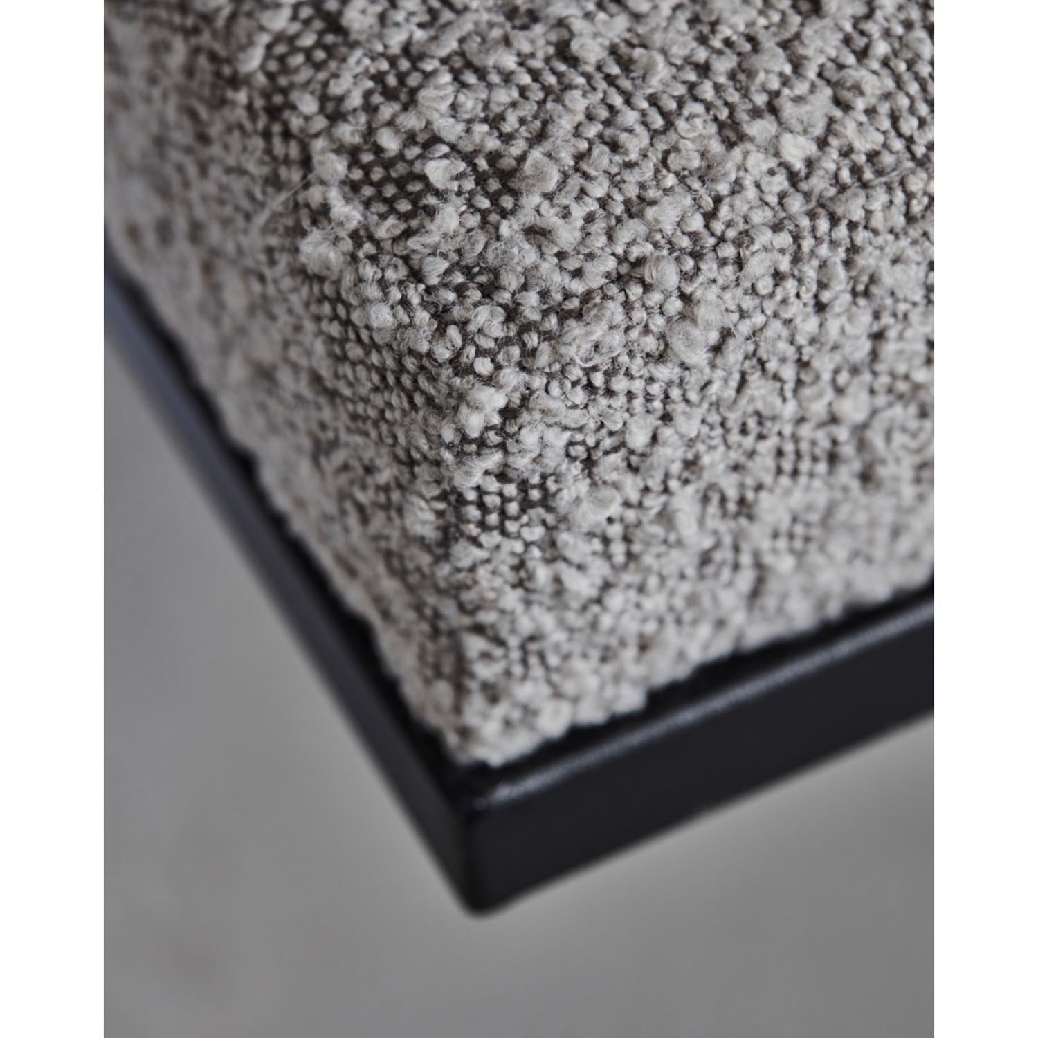 Die braune Bank HDLao von House Doctor besticht durch minimalistisches Design und Funktionalität für moderne Wohnräume.