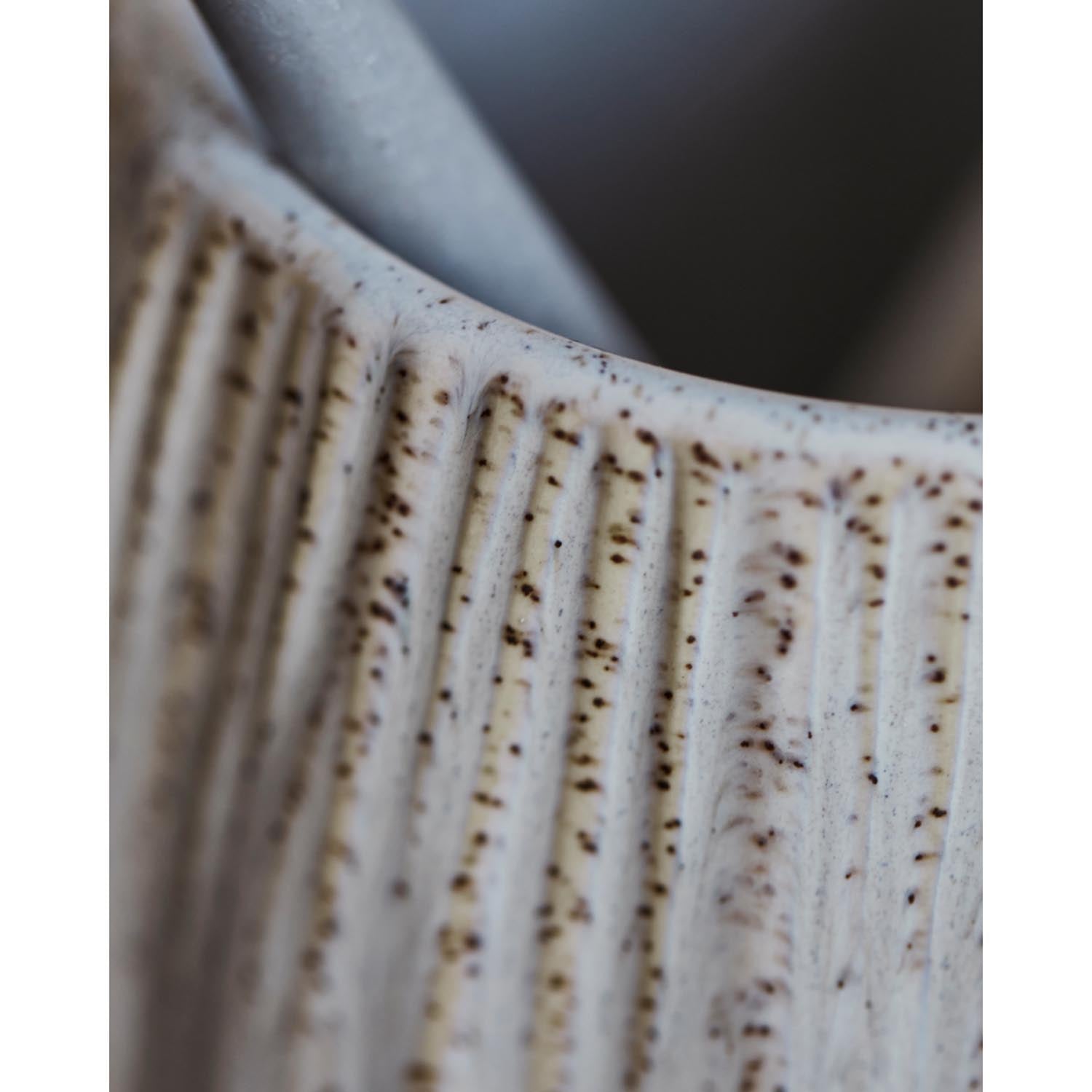 Stilvoller Zahnputzbecher von House Doctor in Off-White, perfekt für moderne Badezimmer, aus robustem und ästhetischem Material.