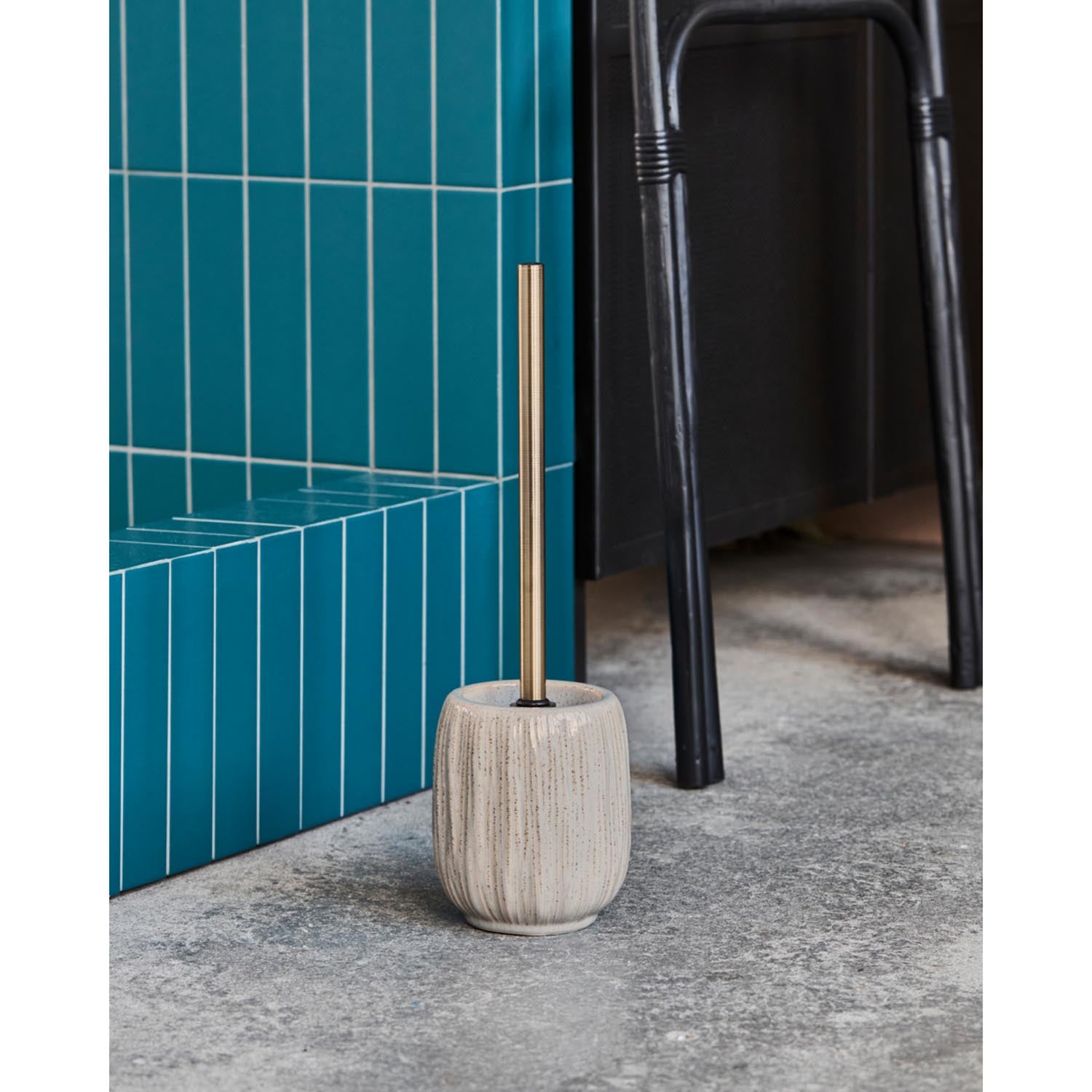 Elegante Klobürste von House Doctor in Off-White, stilvolles Design, hochwertige Materialien, ideal für moderne Badezimmer.