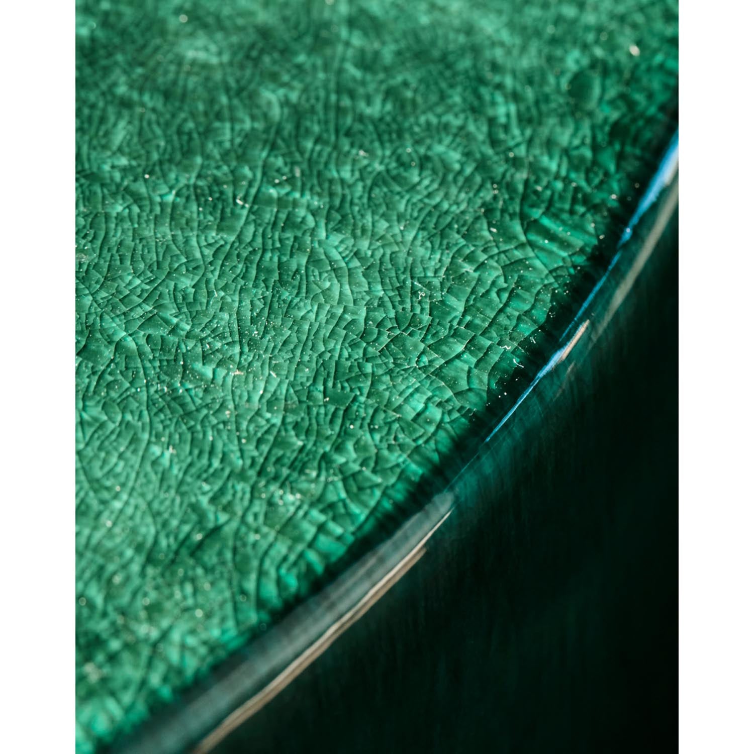 Eleganter grüner Beistelltisch von House Doctor, perfekt für moderne Wohnräume, vielseitig einsetzbar und stilvoll designt.