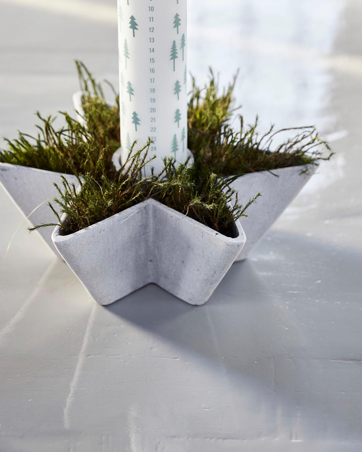 Kerzenständer, Mold Star in Grau präsentiert im Onlineshop von KAQTU Design AG. Kerzenständer ist von House Doctor