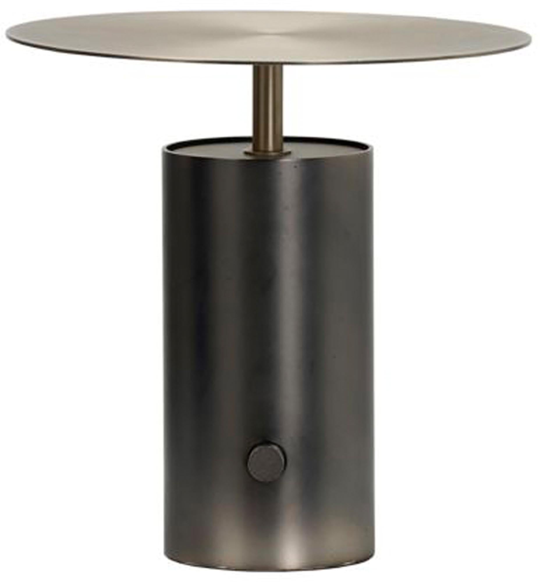 Stilvolle Tischleuchte Tacker von House Doctor für zeitgemässes Ambiente.