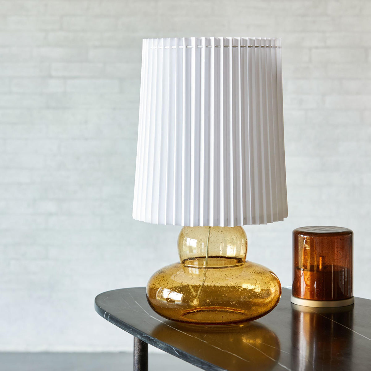 Tischlampe, Ribe in Amber präsentiert im Onlineshop von KAQTU Design AG. Tischleuchte ist von House Doctor