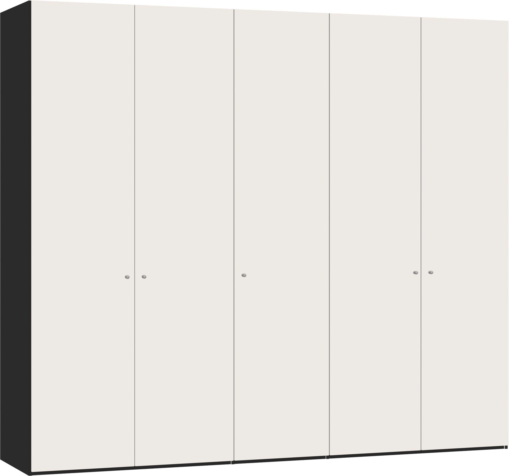 Eleganter 5-türiger Drehtürenschrank in Cremeweiss von Jutzler: Funktional, stabil und individuell konfigurierbar.