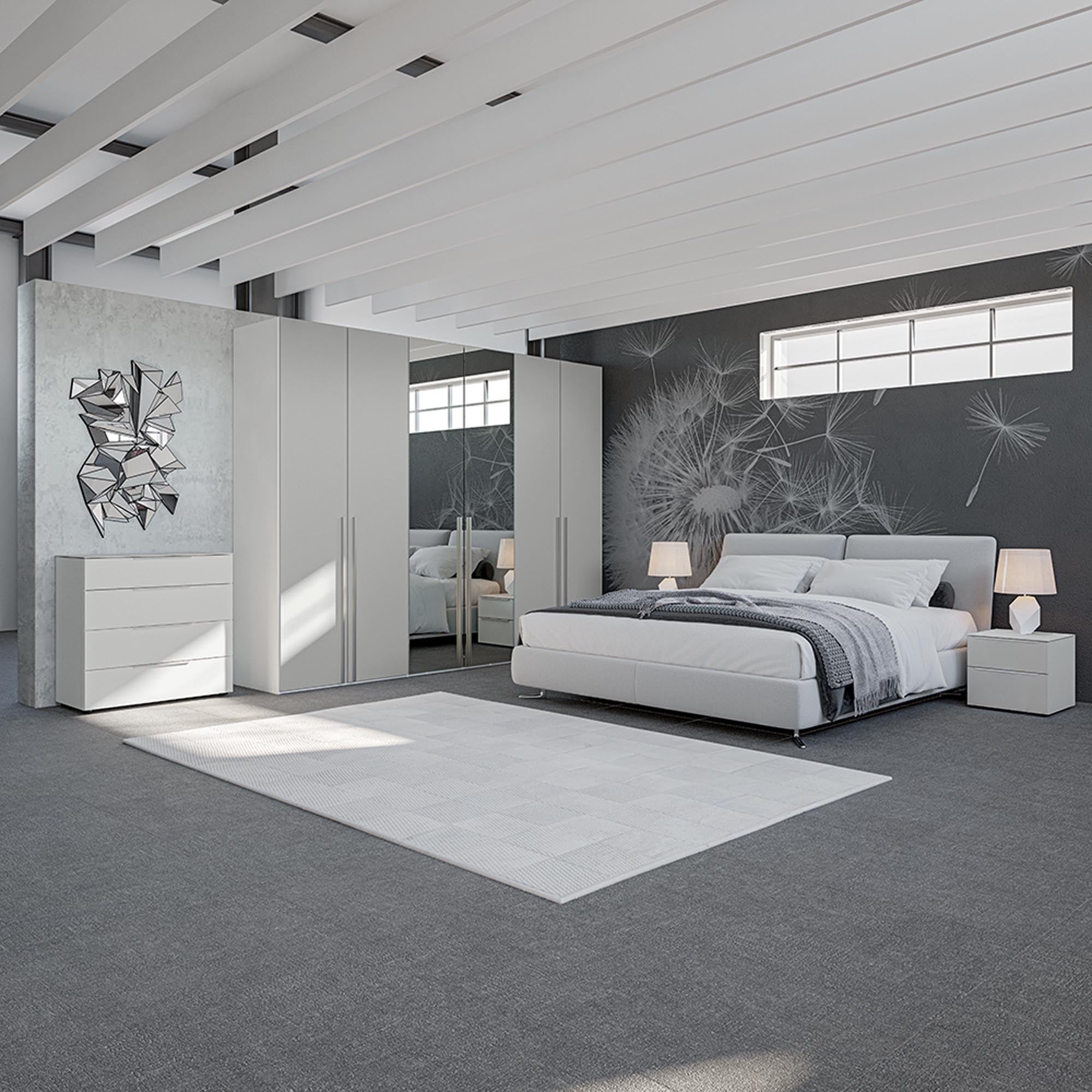 Eleganter 6-türiger Jutzler Schrank in Hellgrau mit Zubehör.