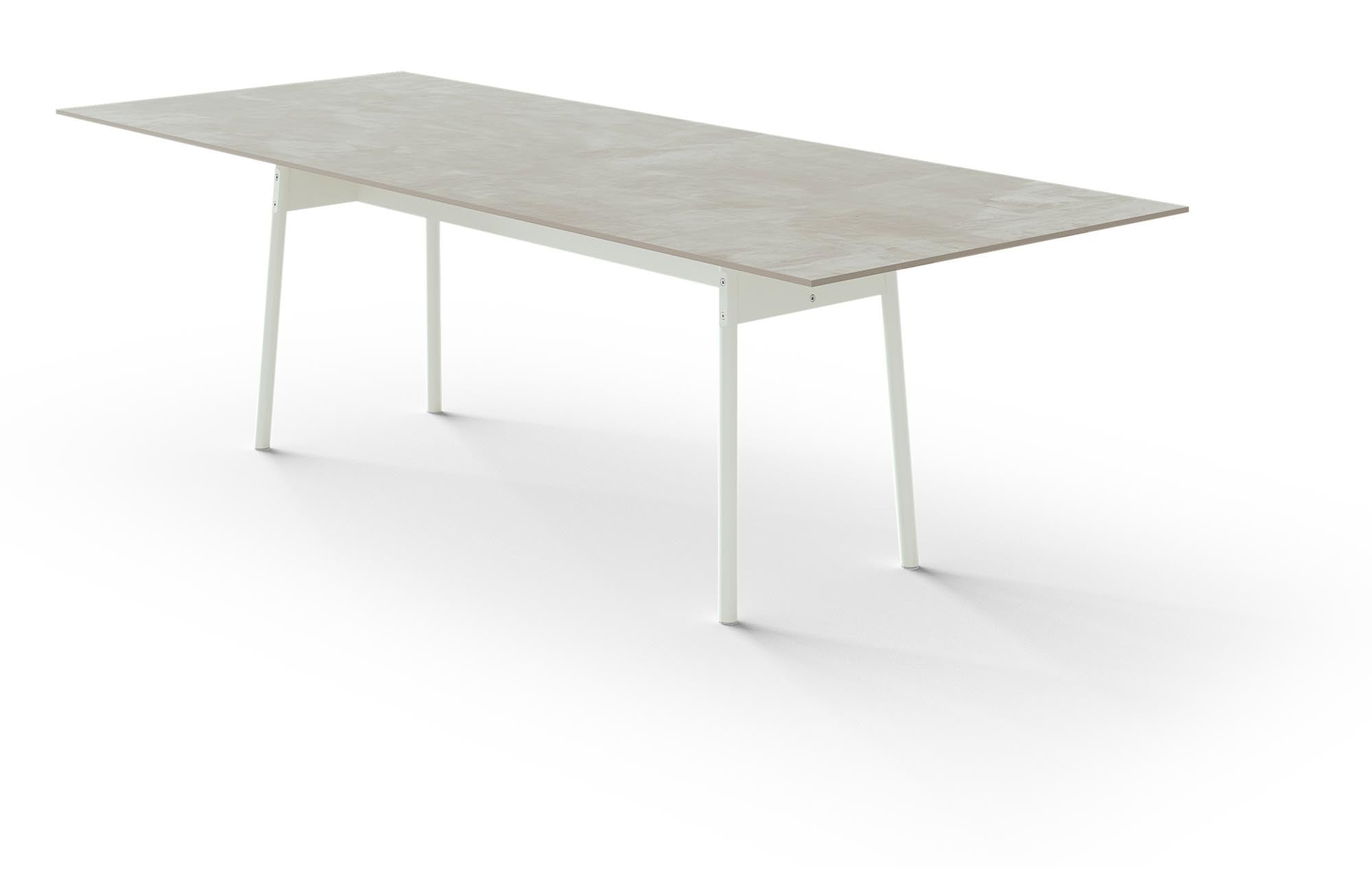 Der Gartentisch Any Outside von Mobimex vereint stilvolle Ästhetik mit Funktionalität, perfekt für gesellige Stunden im Freien.