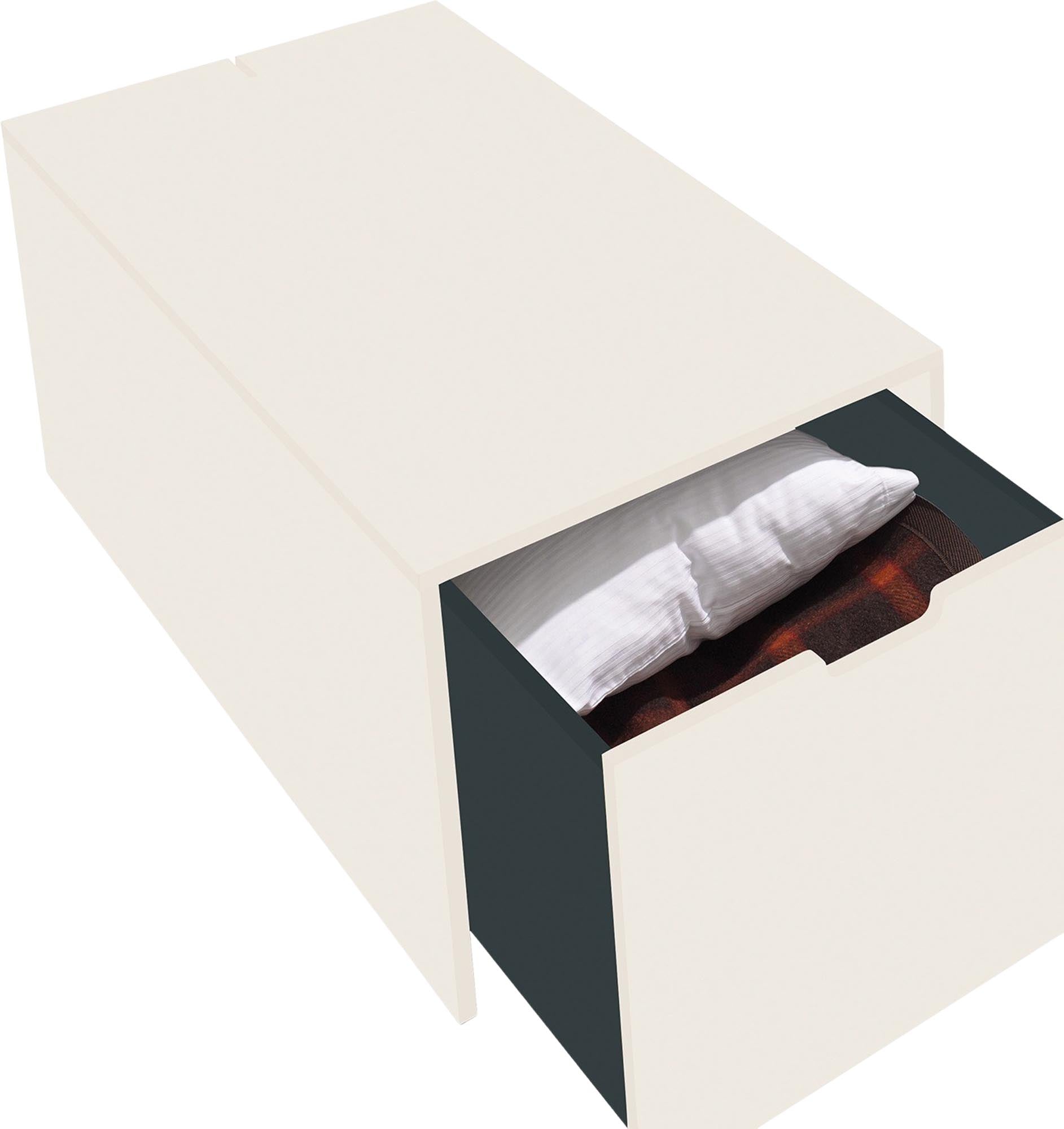 Entdecken Sie den Bettkasten16 von Müller Möbelwerkstätten: Eleganter Schubkasten mit praktischem Vollauszug und durchdachter Kabelführung für optimalen Stauraum.