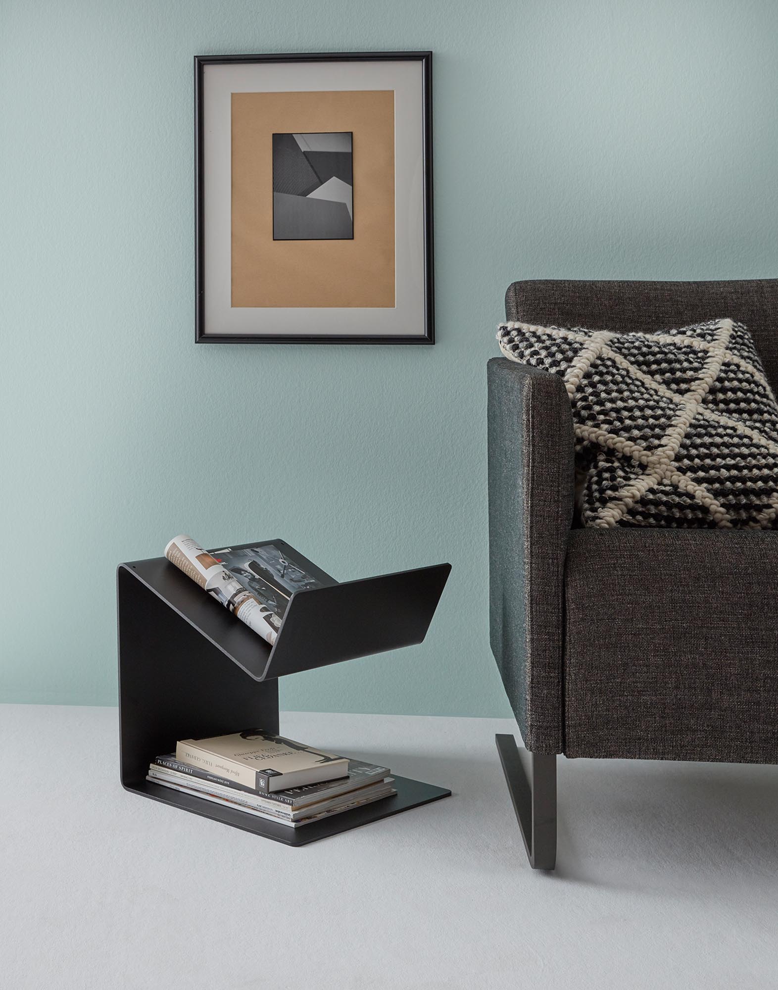 Entdecken Sie den BUK Beistelltisch von Müller Möbelwerkstätten – ein elegantes Möbelstück, das Funktionalität und Stil vereint.