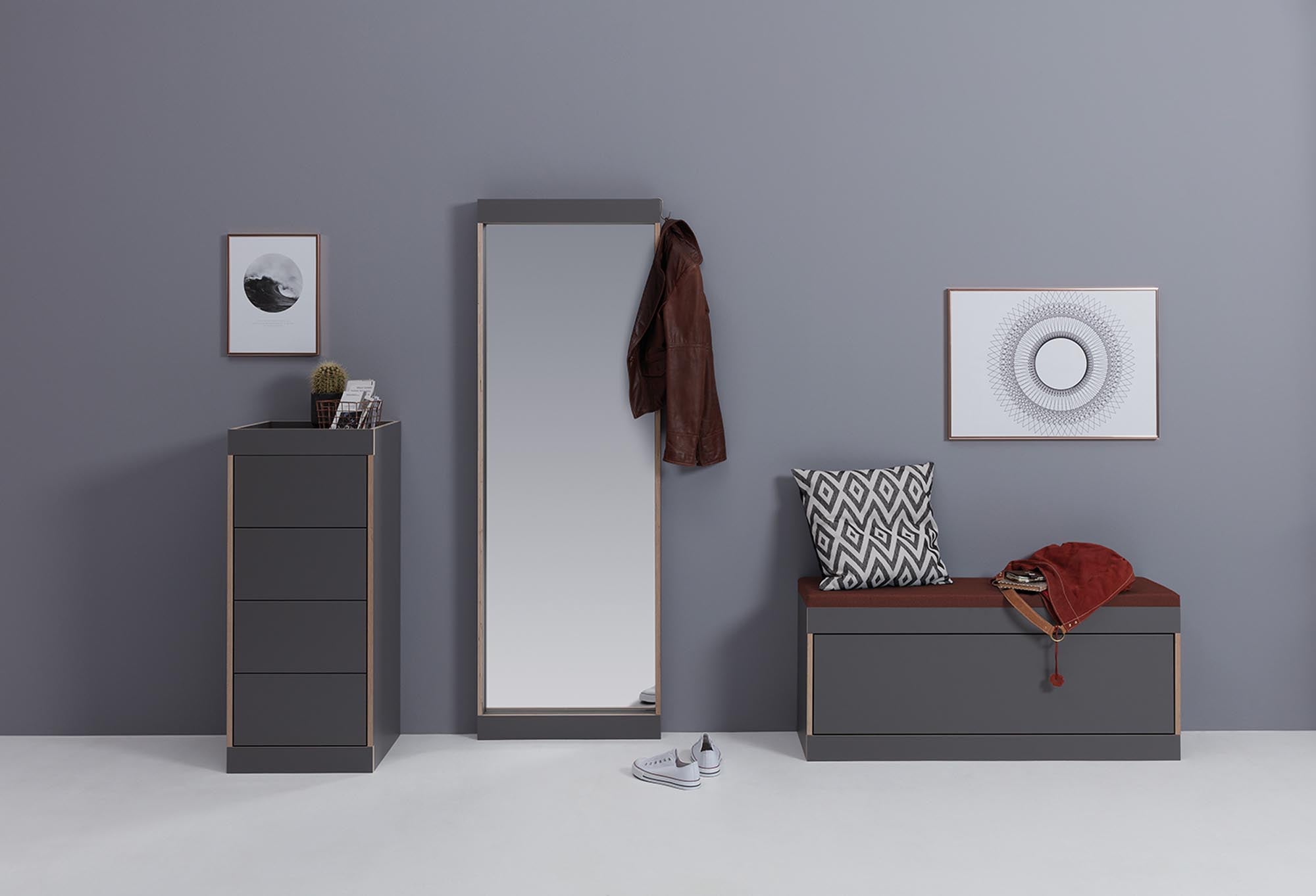 Elegante FLAI Schuhbank: Platzsparende Lösung für stilvolle Flure.