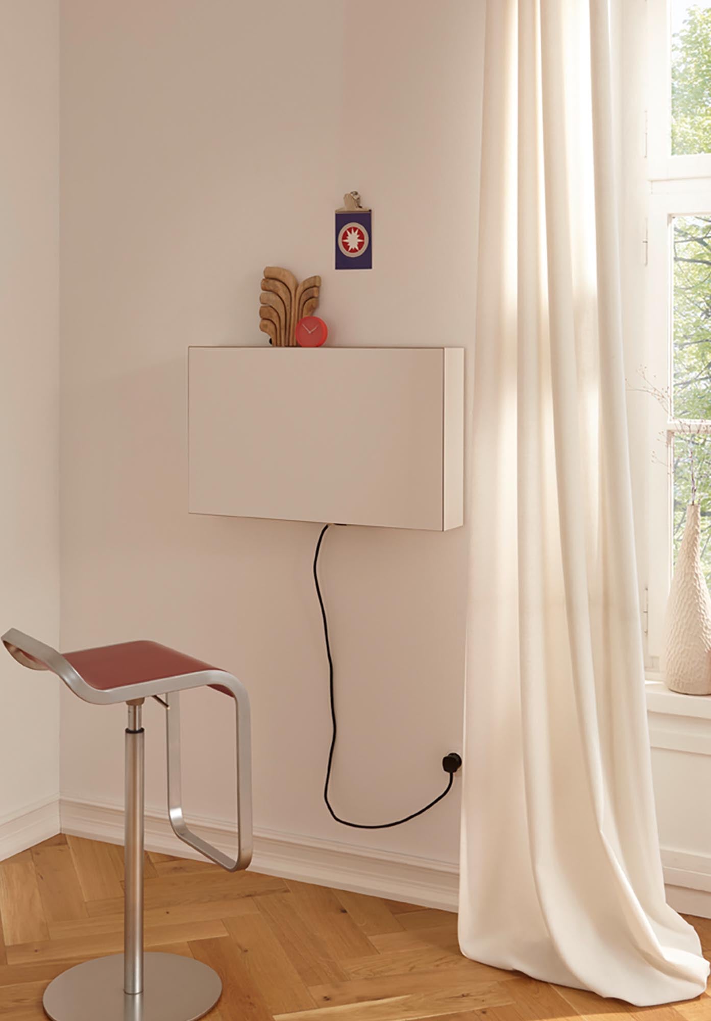 Flatbox CH: Kompakter Wandsekretär für stilvolle Arbeitsbereiche.